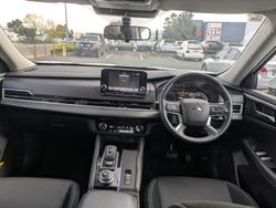 2023 Mitsubishi Outlander ES