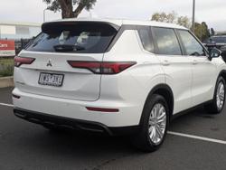 2023 Mitsubishi Outlander ES