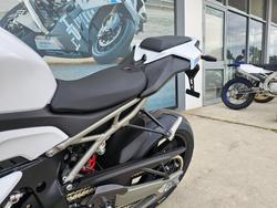 2026 BMW Motorrad S 1000 RR RACE Light white. (13-11)