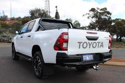 2024 Toyota Hilux SR5