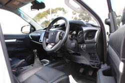 2024 Toyota Hilux SR5