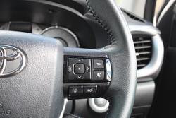 2024 Toyota Hilux SR5