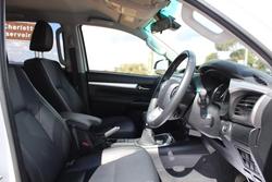 2024 Toyota Hilux SR5