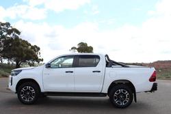 2024 Toyota Hilux SR5