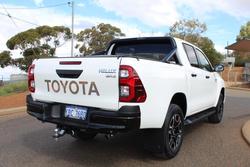 2024 Toyota Hilux SR5
