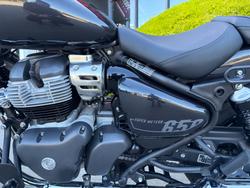 2025 Royal Enfield SUPER METEOR 650 Astral Black