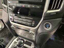 2020 Toyota Landcruiser VX VDJ200R 4X4 Dual Range