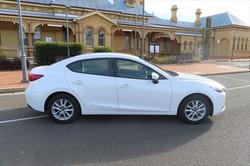 2018 MAZDA Mazda3 NEO SPORT MAZDA3 NEO SPORT Snowflake White Pearl