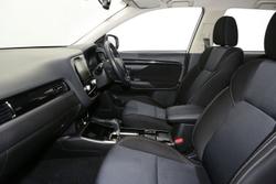 2021 Mitsubishi Outlander ES