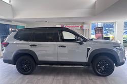 2026 LDV D90 Executive SV9A MY25 Concrete Grey /Black roof (2C)