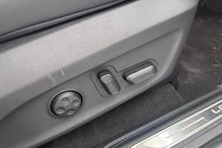 2026 LDV D90 Executive SV9A MY25 Concrete Grey /Black roof (2C)