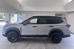 2026 LDV D90 Executive SV9A MY25 Concrete Grey /Black roof (2C)