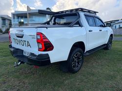 2025 Toyota Hilux SR5 48V