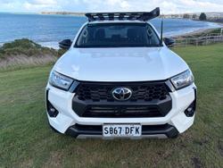 2025 Toyota Hilux SR5 48V