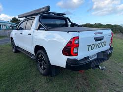 2025 Toyota Hilux SR5 48V