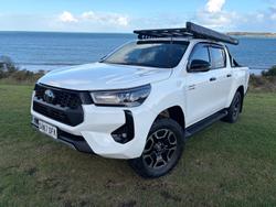 2025 Toyota Hilux SR5 48V