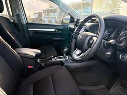 2025 Toyota Hilux SR5 48V