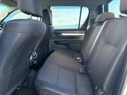 2025 Toyota Hilux SR5 48V