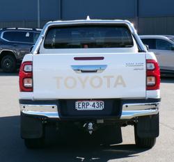 2021 Toyota Hilux SR5