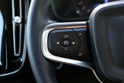 2022 Volvo XC40 Ultimate B4 Bright