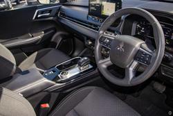 2025 Mitsubishi Outlander ES