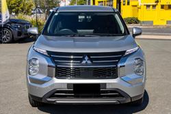 2025 Mitsubishi Outlander ES