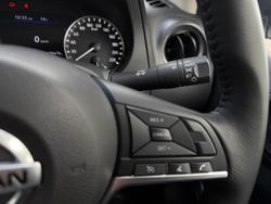2025 Nissan Navara ST-X