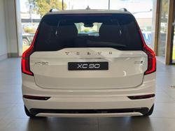2025 Volvo XC90 Ultra B5 Dark