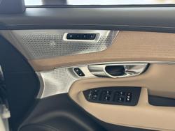 2025 Volvo XC90 Ultra B5 Dark