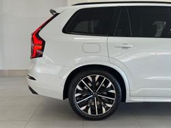 2025 Volvo XC90 Ultra B5 Dark