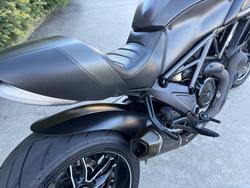 2016 DUCATI DIAVEL CARBON Black