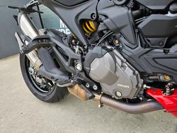 2022 DUCATI MONSTER Red