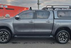 2021 Toyota Hilux SR5