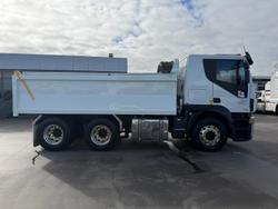 2017 Iveco Stralis AD450