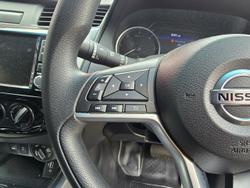 2022 Nissan Navara SL