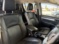 2017 Toyota Hilux SR5