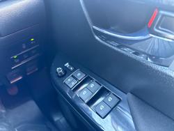 2025 Toyota Hilux SR5 48V