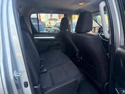 2025 Toyota Hilux SR5 48V