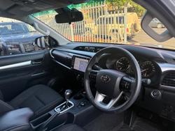 2025 Toyota Hilux SR5 48V