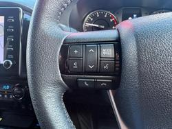 2025 Toyota Hilux SR5 48V