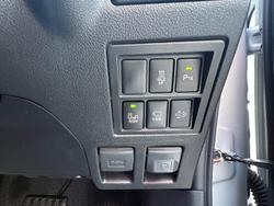2025 Toyota Hilux SR5 48V