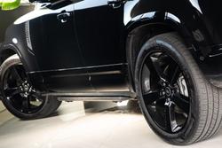 2025 Land Rover Defender 130 D350 X-Dynamic SE