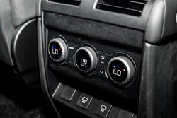 2025 Land Rover Defender 130 D350 X-Dynamic SE