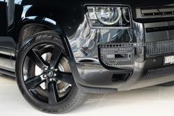 2025 Land Rover Defender 130 D350 X-Dynamic SE