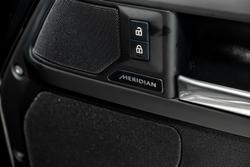 2025 Land Rover Defender 130 D350 X-Dynamic SE