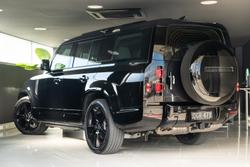 2025 Land Rover Defender 130 D350 X-Dynamic SE