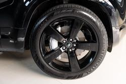 2025 Land Rover Defender 130 D350 X-Dynamic SE