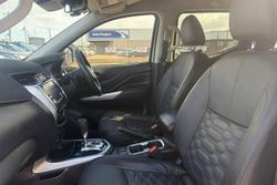 2022 Nissan Navara ST-X