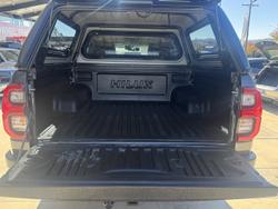 2021 Toyota Hilux SR5