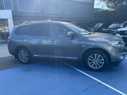 2016 Nissan Pathfinder ST-L